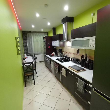 APARTAMENT VENGE -CAŁE MIESZKANIE 46m2 NA WYŁĄCZNOŚĆ - Z JEDNĄ SYPIALNIĄ I JEDNYM SYPIALNO-SALONEM -3 PIĘTRO BEZ WINDY- REZERWACJA BEZ KARTY KREDYTOWEJ-KLIMATYZACJA-NETFLIX-2 ŁÓŻECZKA DZIECIĘCE-ŚNIADANIE XXL 30zł Wrocław Exterior foto