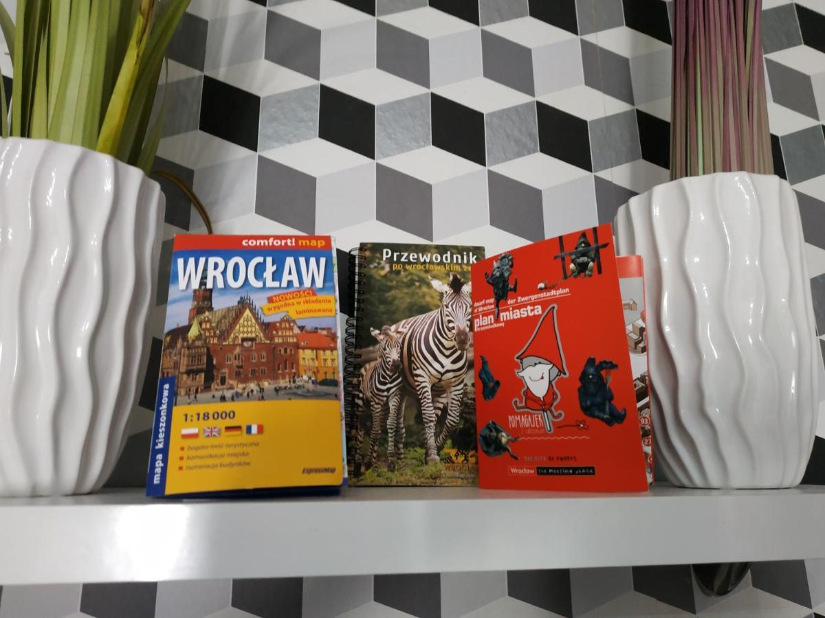 APARTAMENT VENGE -CAŁE MIESZKANIE 46m2 NA WYŁĄCZNOŚĆ - Z JEDNĄ SYPIALNIĄ I JEDNYM SYPIALNO-SALONEM -3 PIĘTRO BEZ WINDY- REZERWACJA BEZ KARTY KREDYTOWEJ-KLIMATYZACJA-NETFLIX-2 ŁÓŻECZKA DZIECIĘCE-ŚNIADANIE XXL 30zł Wrocław Exterior foto
