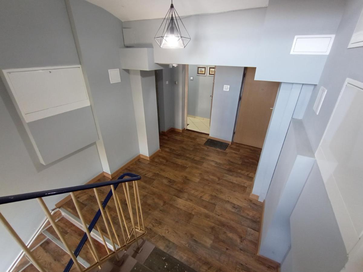 APARTAMENT VENGE -CAŁE MIESZKANIE 46m2 NA WYŁĄCZNOŚĆ - Z JEDNĄ SYPIALNIĄ I JEDNYM SYPIALNO-SALONEM -3 PIĘTRO BEZ WINDY- REZERWACJA BEZ KARTY KREDYTOWEJ-KLIMATYZACJA-NETFLIX-2 ŁÓŻECZKA DZIECIĘCE-ŚNIADANIE XXL 30zł Wrocław Exterior foto