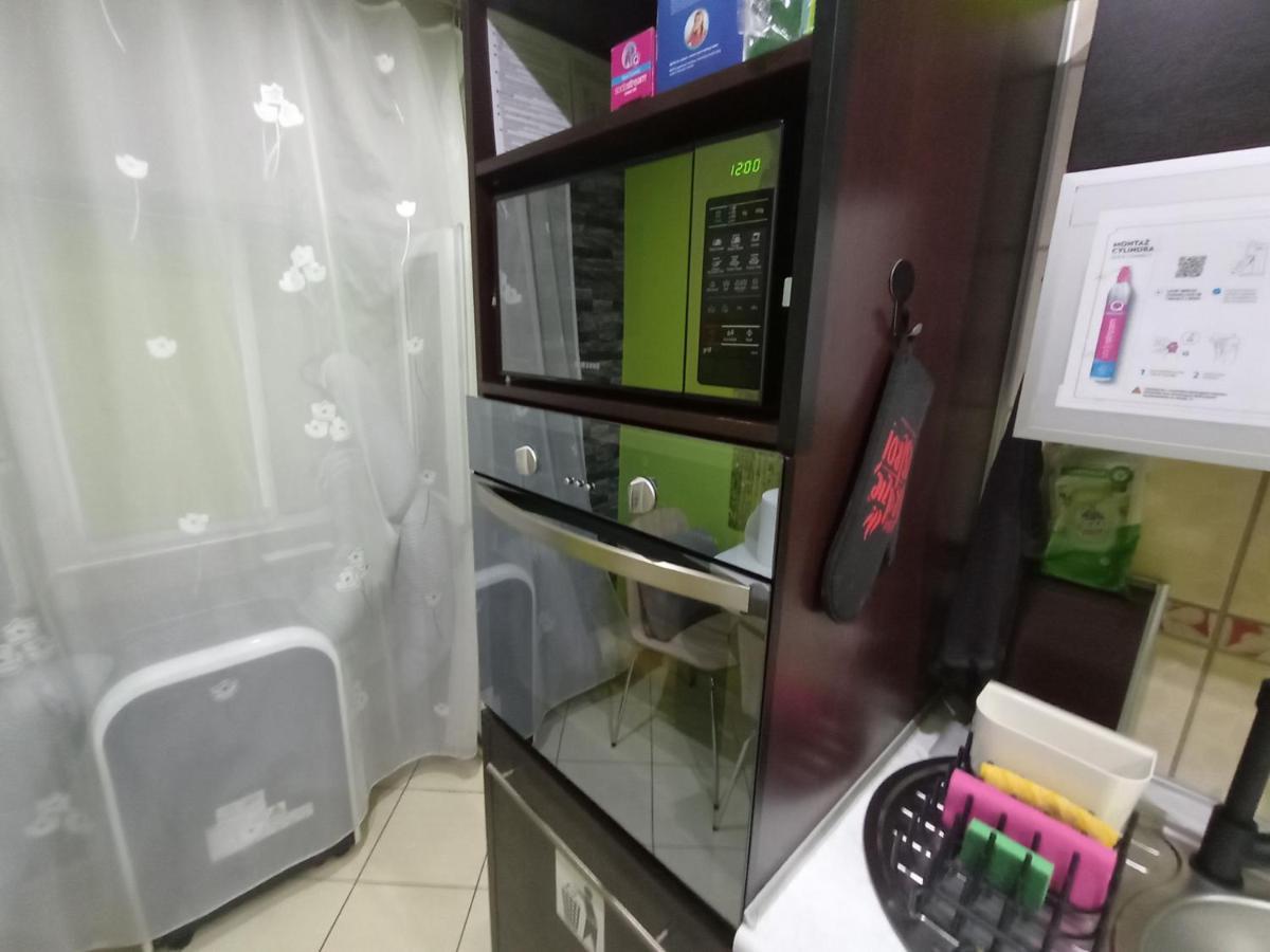APARTAMENT VENGE -CAŁE MIESZKANIE 46m2 NA WYŁĄCZNOŚĆ - Z JEDNĄ SYPIALNIĄ I JEDNYM SYPIALNO-SALONEM -3 PIĘTRO BEZ WINDY- REZERWACJA BEZ KARTY KREDYTOWEJ-KLIMATYZACJA-NETFLIX-2 ŁÓŻECZKA DZIECIĘCE-ŚNIADANIE XXL 30zł Wrocław Exterior foto