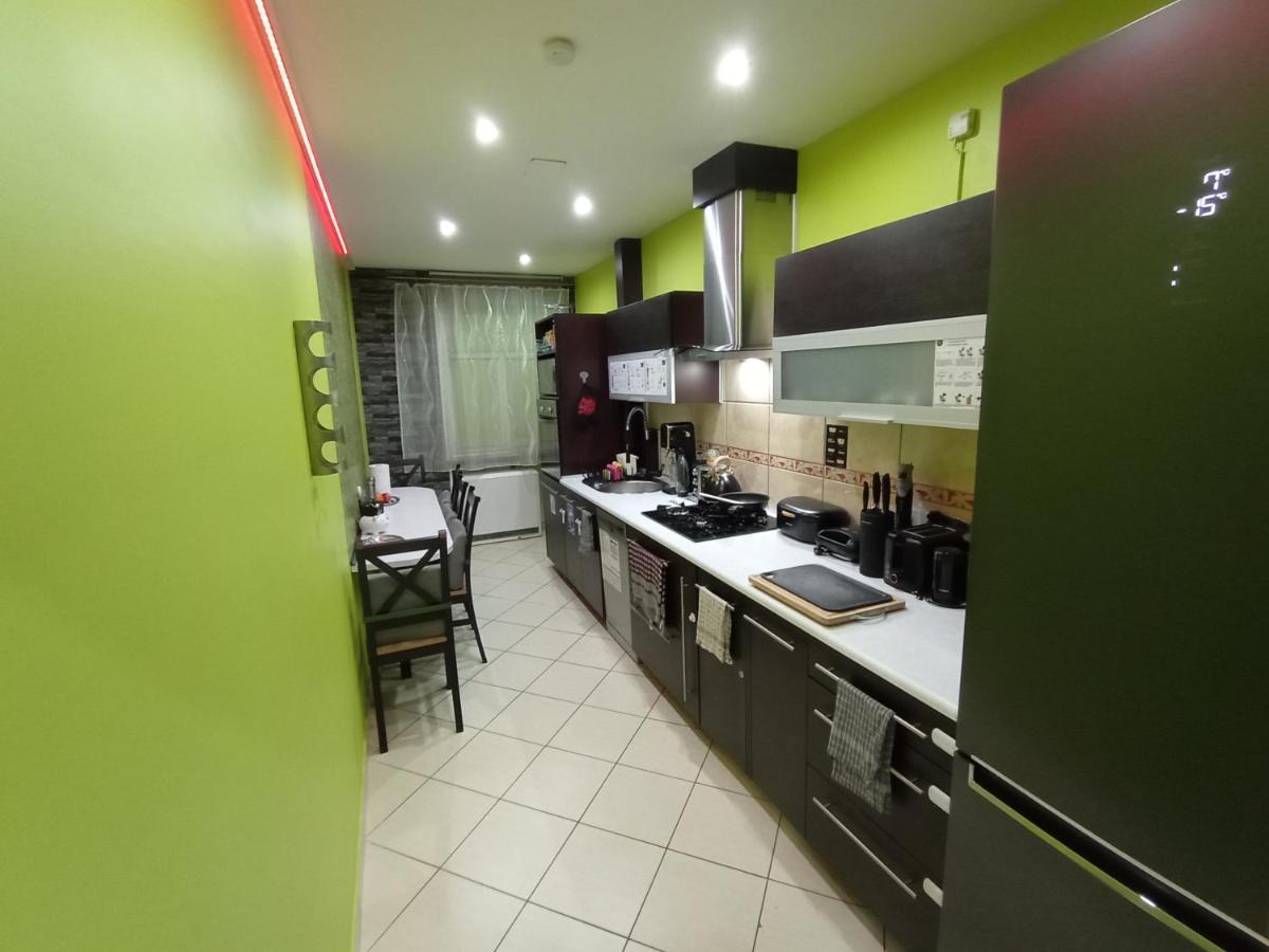 APARTAMENT VENGE -CAŁE MIESZKANIE 46m2 NA WYŁĄCZNOŚĆ - Z JEDNĄ SYPIALNIĄ I JEDNYM SYPIALNO-SALONEM -3 PIĘTRO BEZ WINDY- REZERWACJA BEZ KARTY KREDYTOWEJ-KLIMATYZACJA-NETFLIX-2 ŁÓŻECZKA DZIECIĘCE-ŚNIADANIE XXL 30zł Wrocław Exterior foto