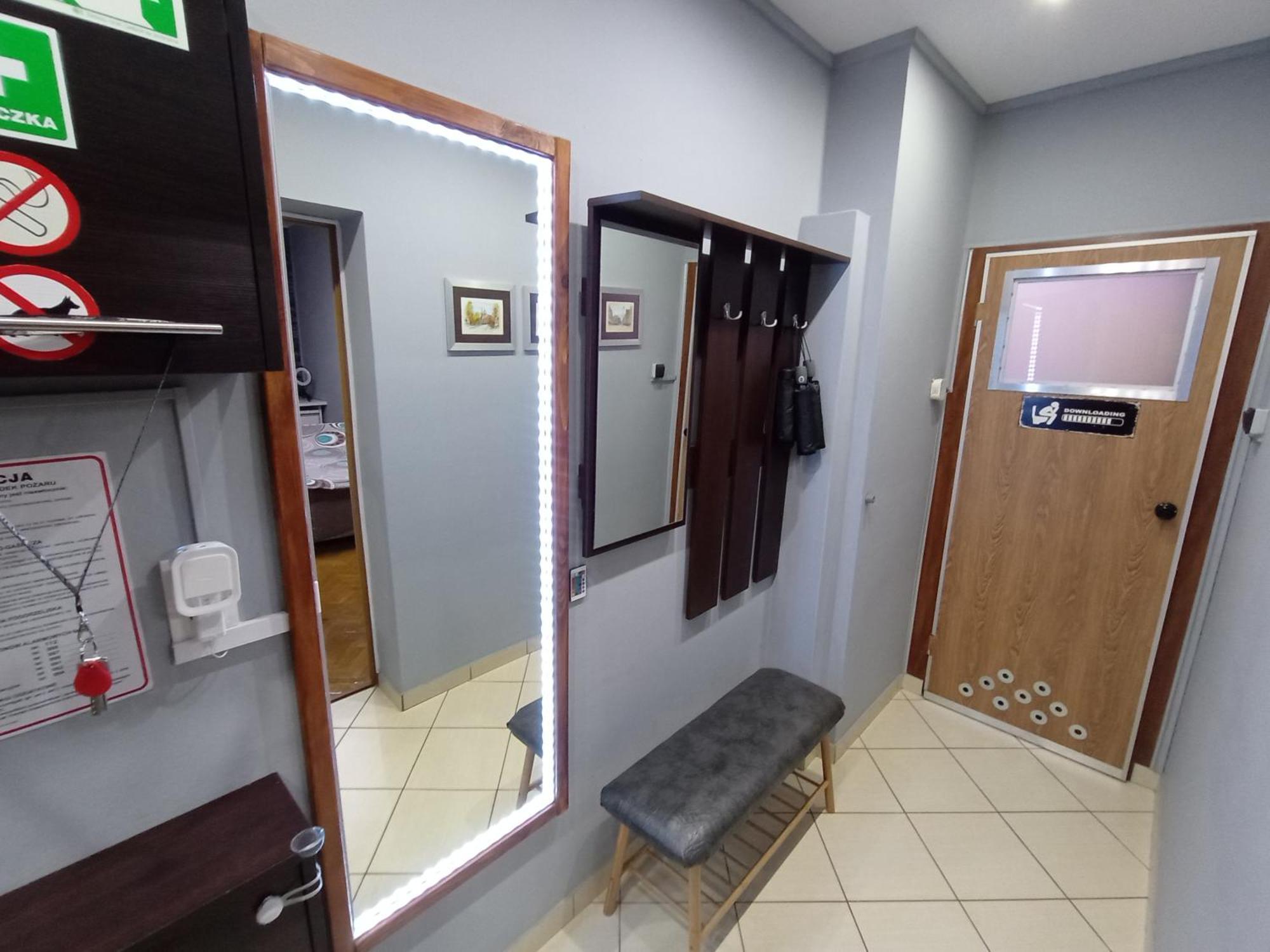 APARTAMENT VENGE -CAŁE MIESZKANIE 46m2 NA WYŁĄCZNOŚĆ - Z JEDNĄ SYPIALNIĄ I JEDNYM SYPIALNO-SALONEM -3 PIĘTRO BEZ WINDY- REZERWACJA BEZ KARTY KREDYTOWEJ-KLIMATYZACJA-NETFLIX-2 ŁÓŻECZKA DZIECIĘCE-ŚNIADANIE XXL 30zł Wrocław Exterior foto