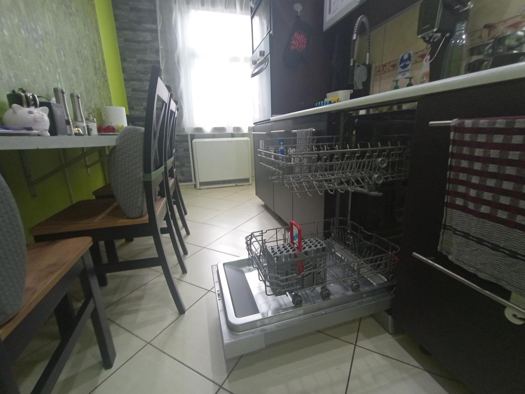 APARTAMENT VENGE -CAŁE MIESZKANIE 46m2 NA WYŁĄCZNOŚĆ - Z JEDNĄ SYPIALNIĄ I JEDNYM SYPIALNO-SALONEM -3 PIĘTRO BEZ WINDY- REZERWACJA BEZ KARTY KREDYTOWEJ-KLIMATYZACJA-NETFLIX-2 ŁÓŻECZKA DZIECIĘCE-ŚNIADANIE XXL 30zł Wrocław Exterior foto