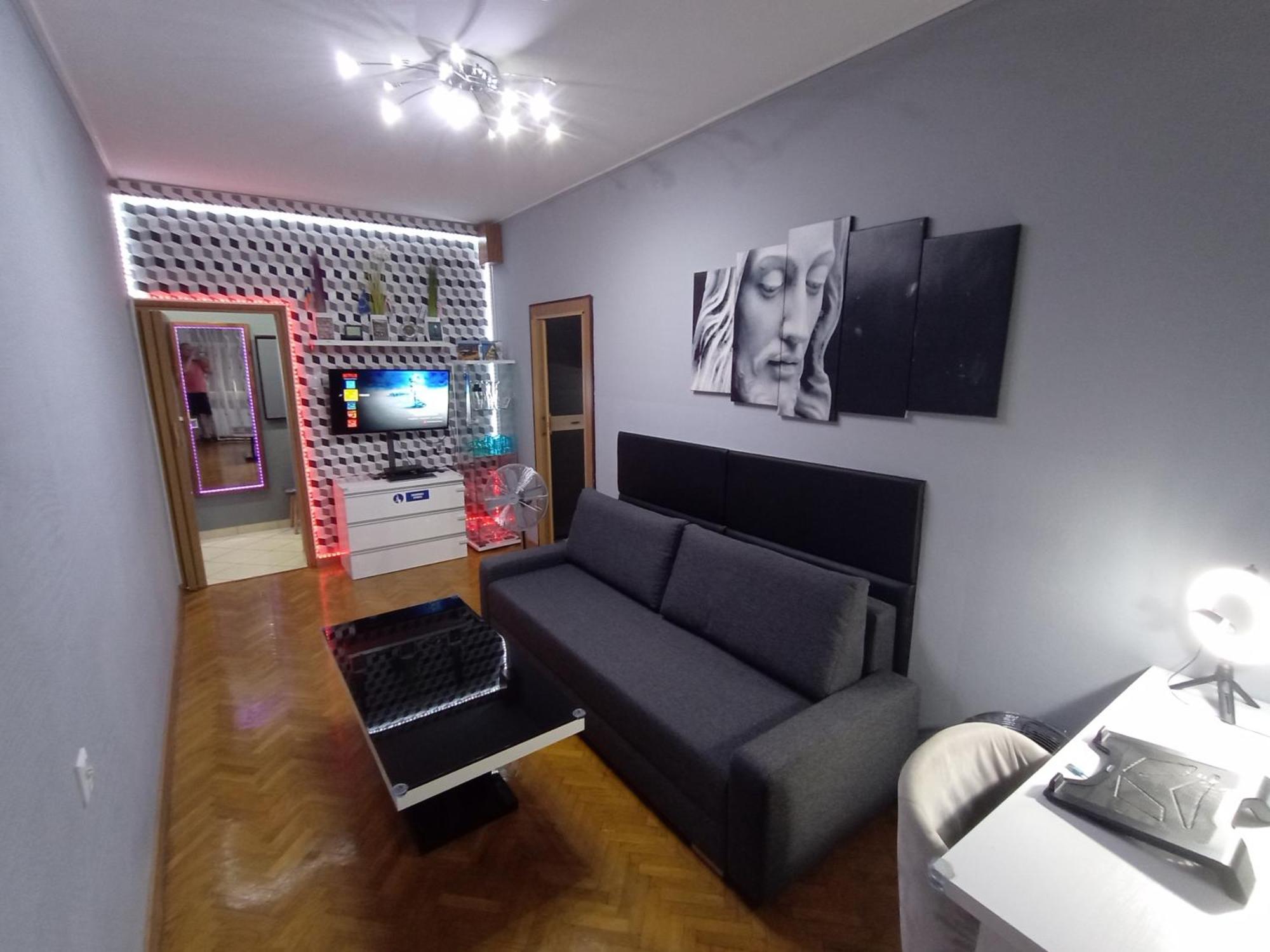 APARTAMENT VENGE -CAŁE MIESZKANIE 46m2 NA WYŁĄCZNOŚĆ - Z JEDNĄ SYPIALNIĄ I JEDNYM SYPIALNO-SALONEM -3 PIĘTRO BEZ WINDY- REZERWACJA BEZ KARTY KREDYTOWEJ-KLIMATYZACJA-NETFLIX-2 ŁÓŻECZKA DZIECIĘCE-ŚNIADANIE XXL 30zł Wrocław Exterior foto